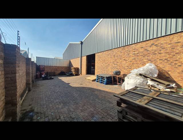 280M² FACTORY FOR SALE IN ANDERBOLT